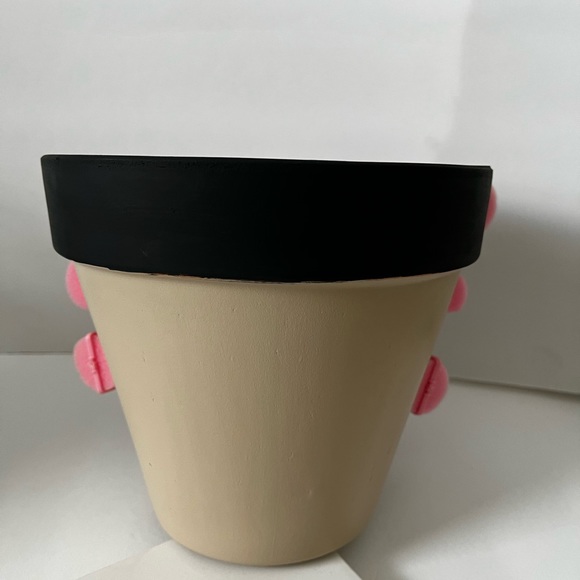 Large Lady Flower Pot - Picture 4 of 6